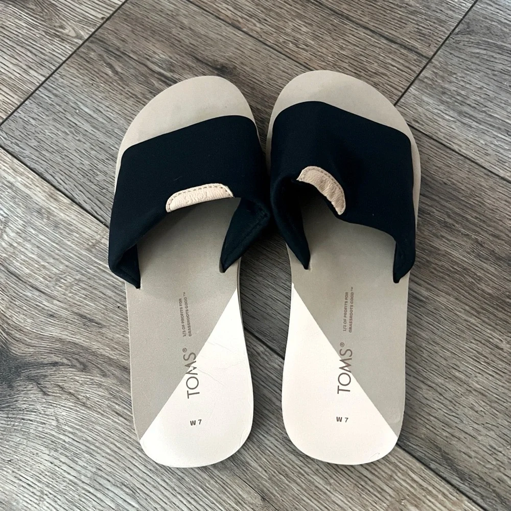 TOMS Women's Carly Slide Sandals Black Size 7 - Picture 4 of 6